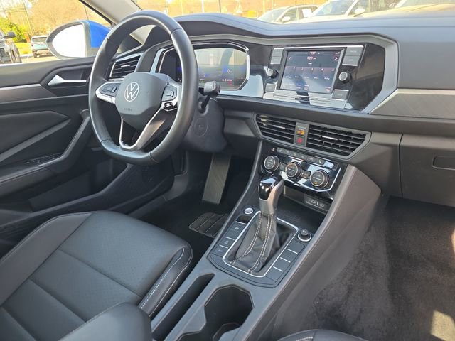 Used 2024 Volkswagen Jetta SE image 16