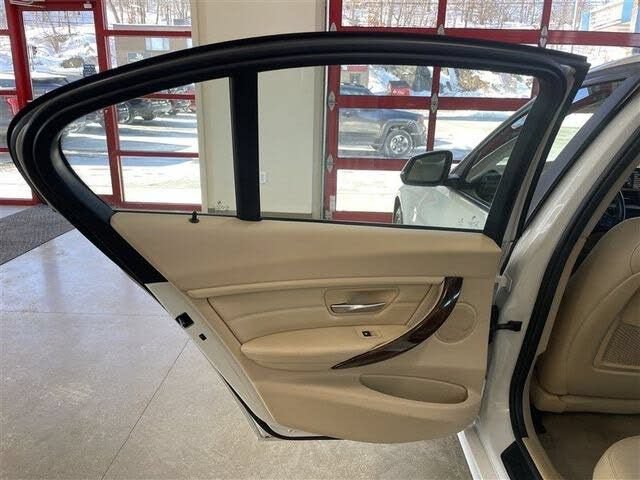 Used 2015 BMW 320i xDrive Sedan AWD/4WD image 23