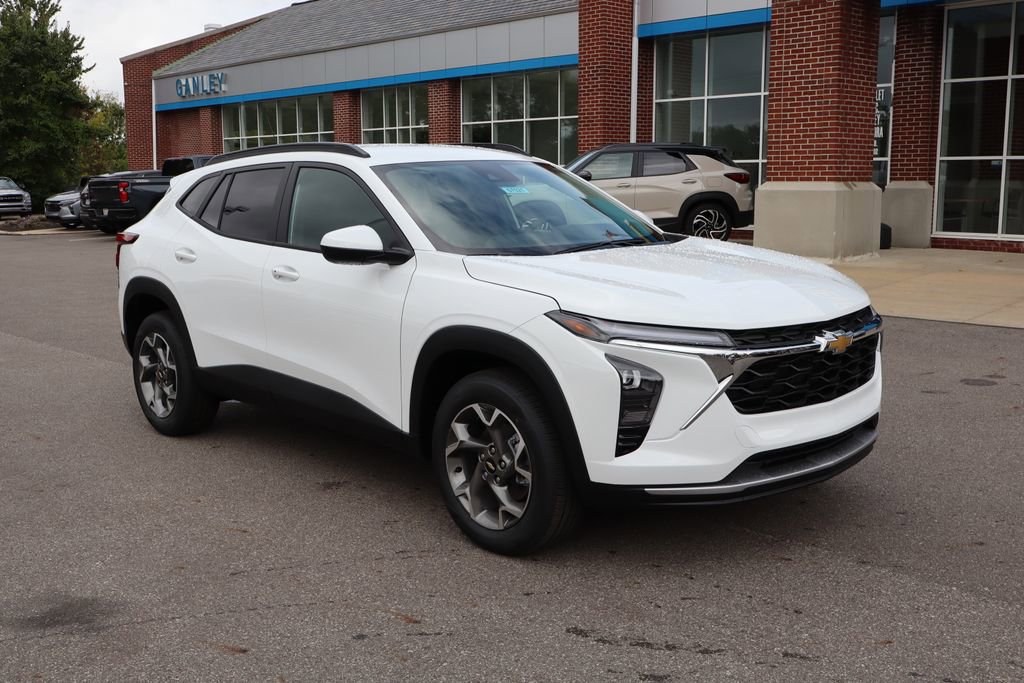 New 2026 Chevrolet Trax LT w/ Driver Confidence Package image 2