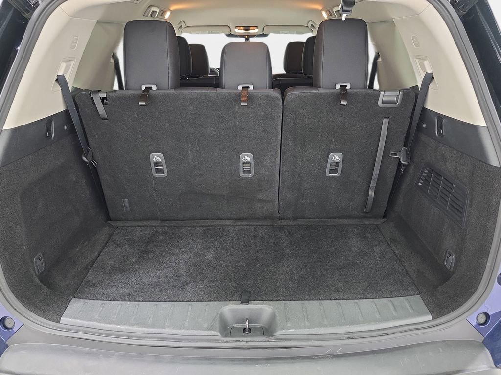 Used 2025 Nissan Pathfinder SV image 34