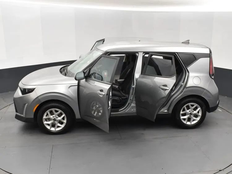 Used 2025 Kia Soul LX w/ LX Technology Package image 7