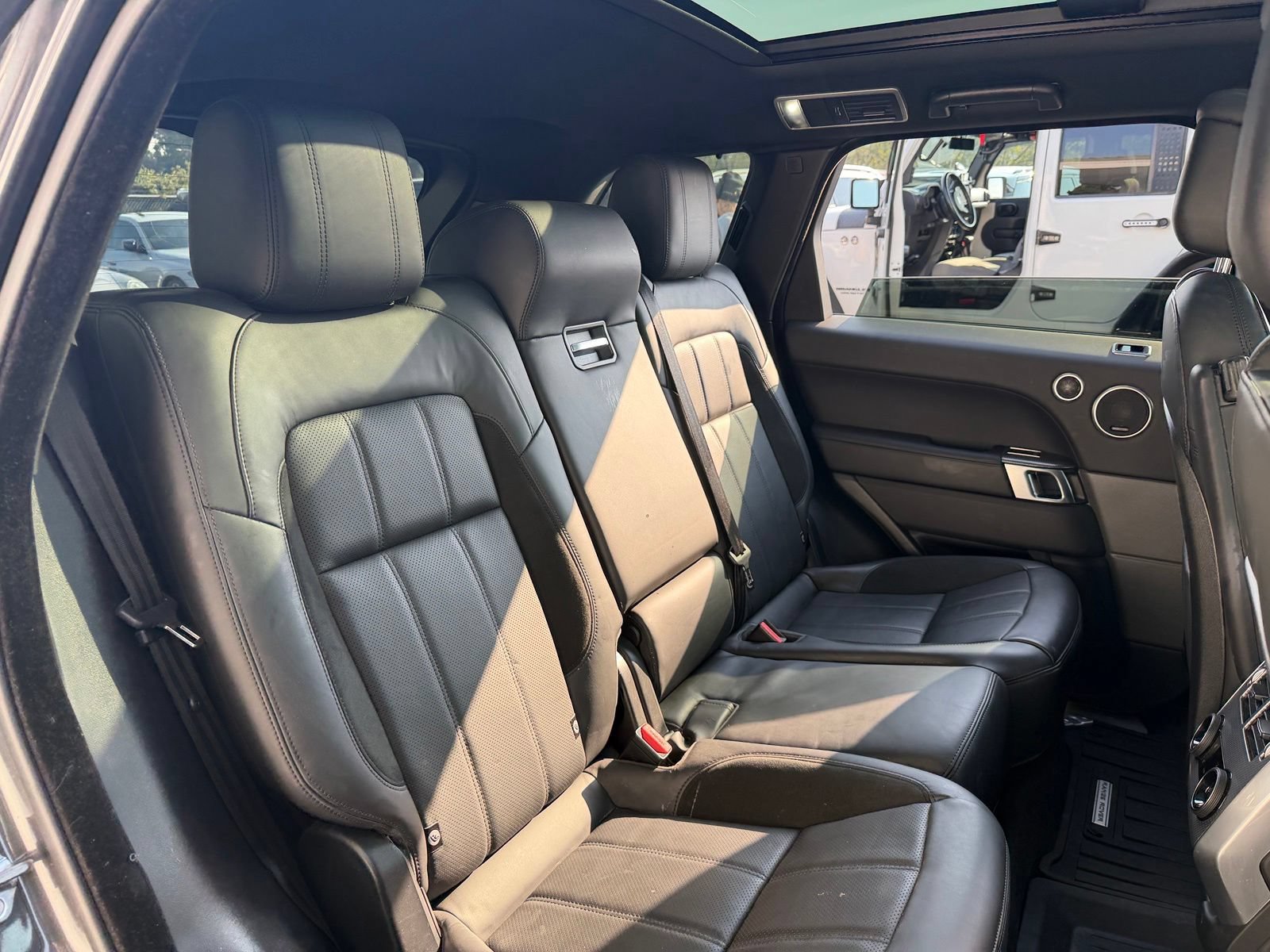 Used 2021 Land Rover Range Rover Sport HST AWD/4WD image 19