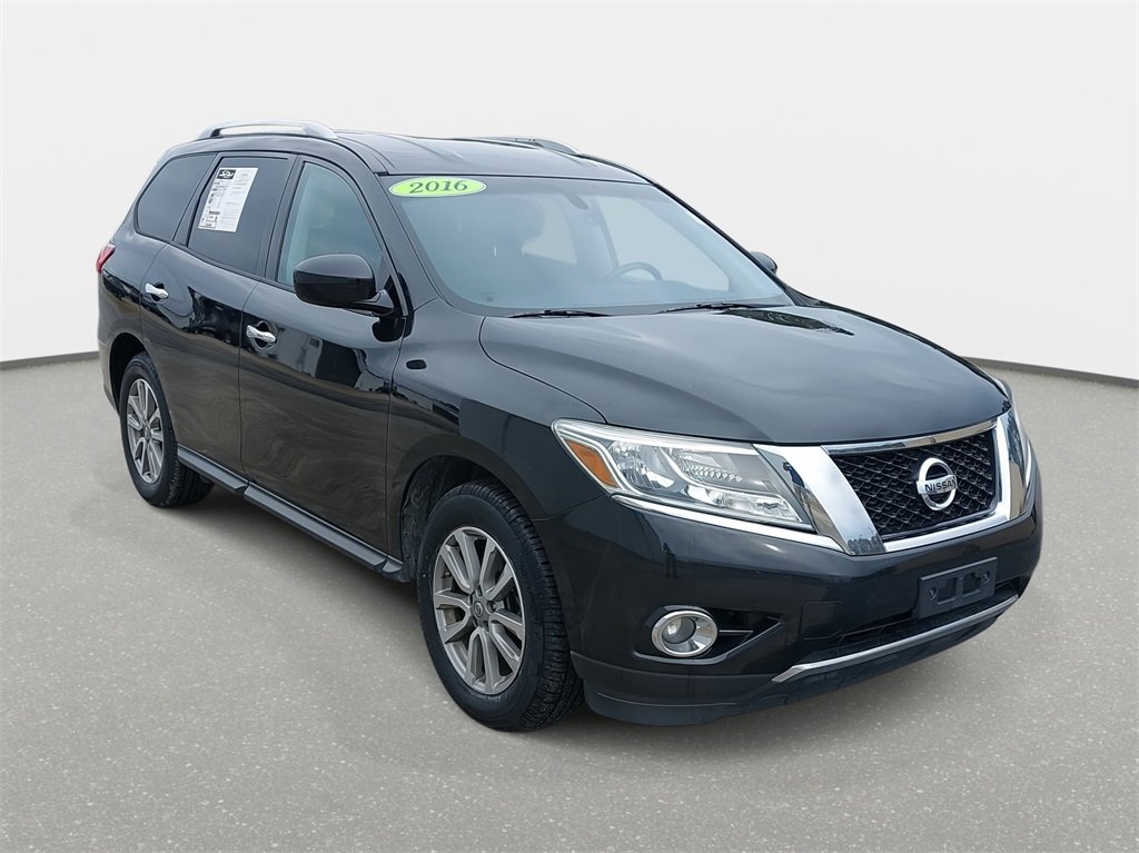 Used 2016 Nissan Pathfinder SV image 3