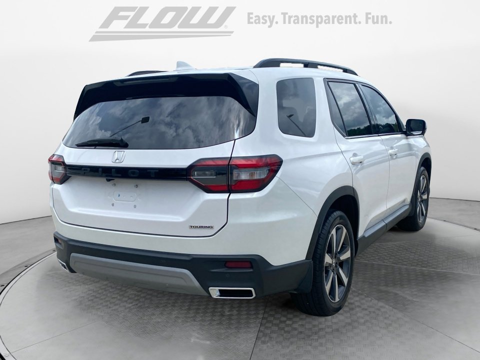 Certified 2025 Honda Pilot Touring image 9