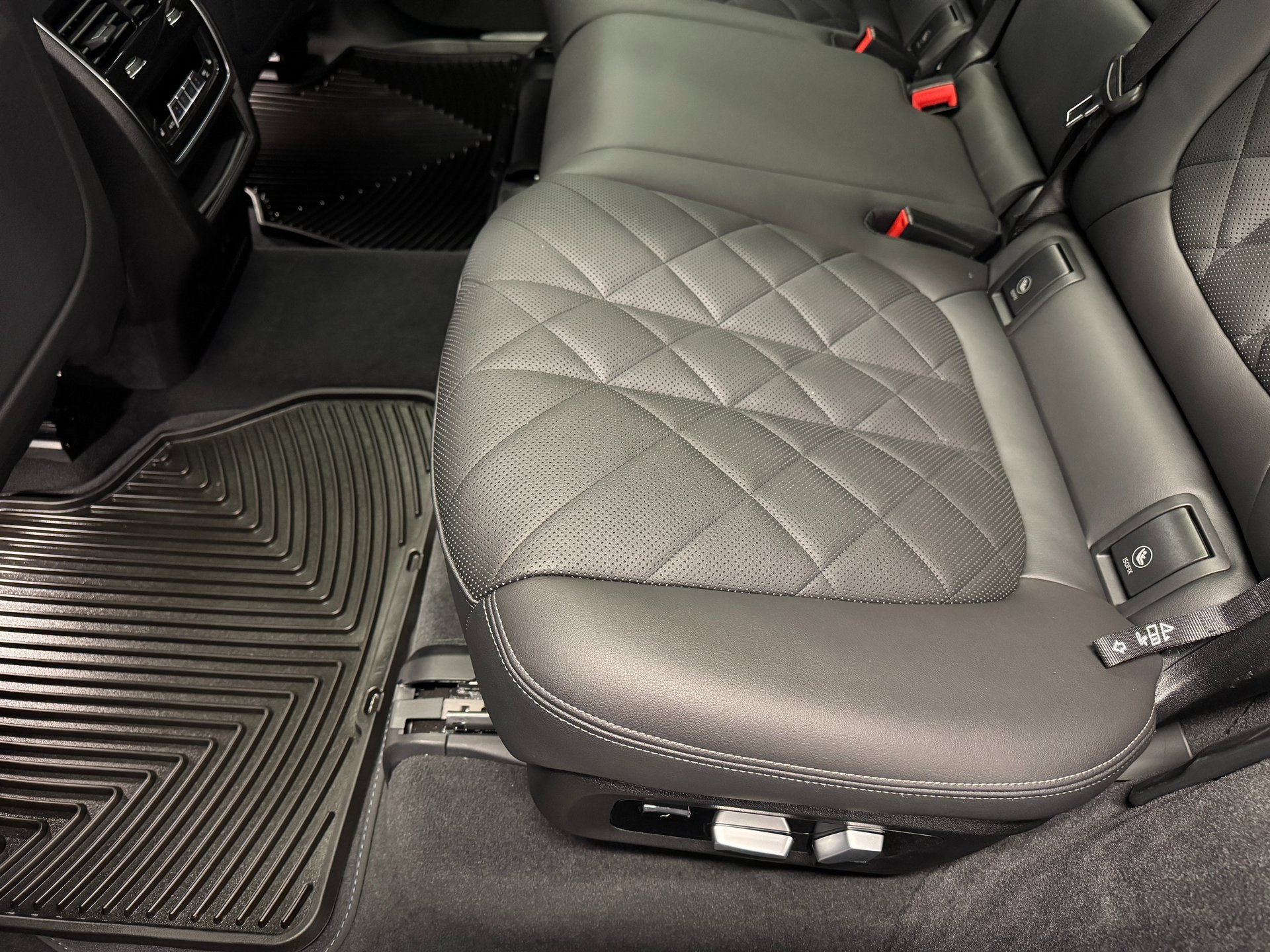 Used 2025 BMW X7 xDrive40i w/ Premium Package image 18