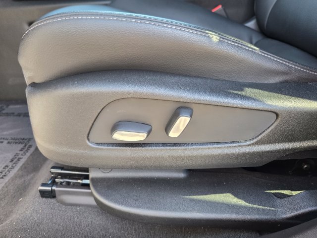 Used 2024 Cadillac XT6 Luxury AWD/4WD image 12