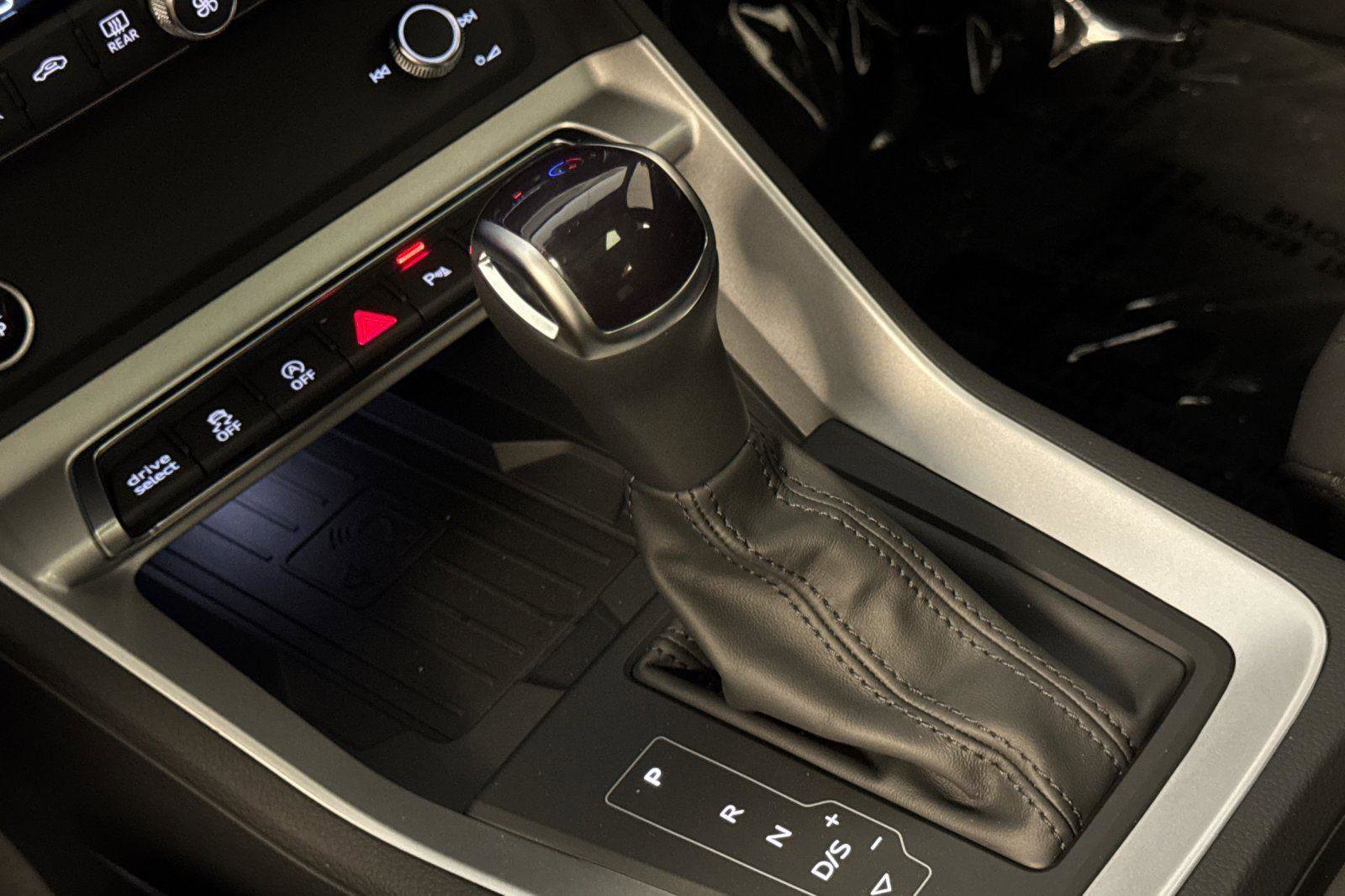 Used 2025 Audi Q3 2.0T Premium w/ Convenience Package image 21