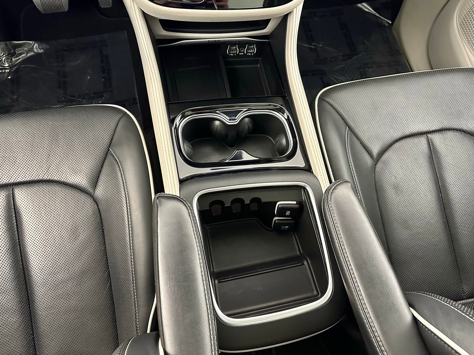 Used 2024 Chrysler Pacifica Limited image 18