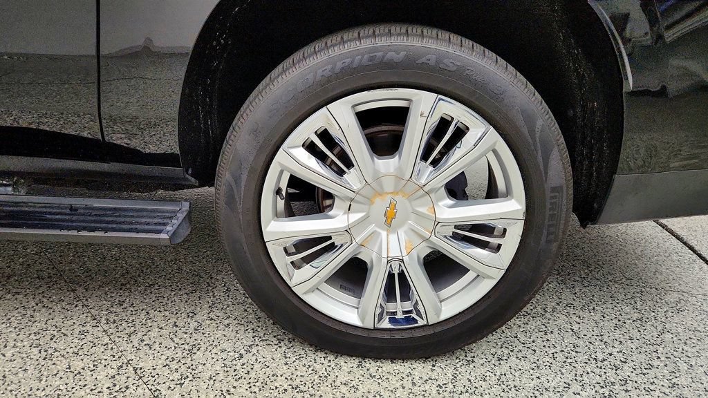 Used 2022 Chevrolet Suburban High Country AWD/4WD image 9