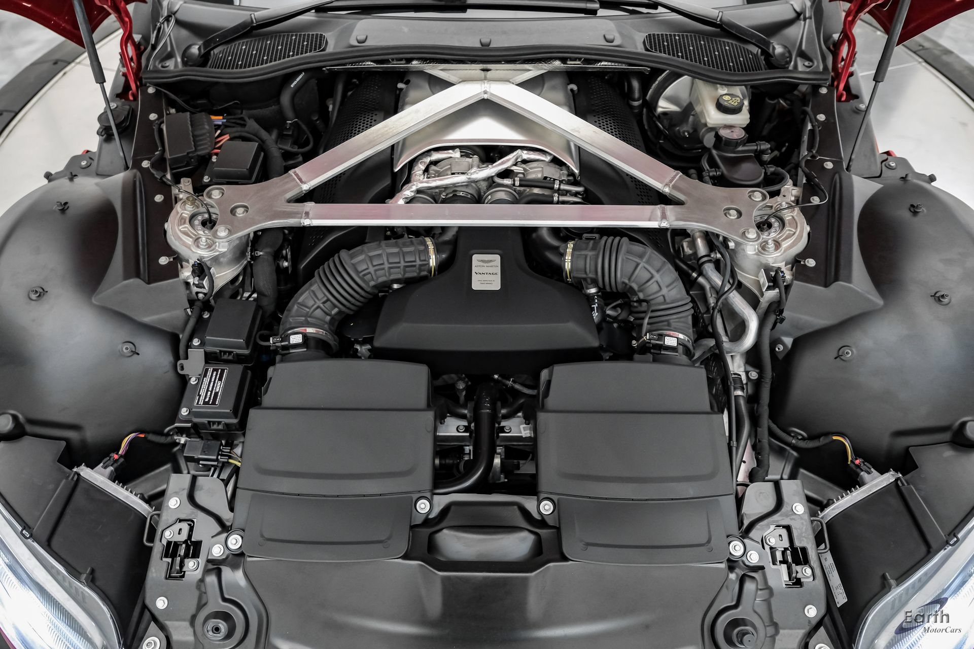 Used 2019 Aston Martin V8 Vantage Coupe RWD image 4
