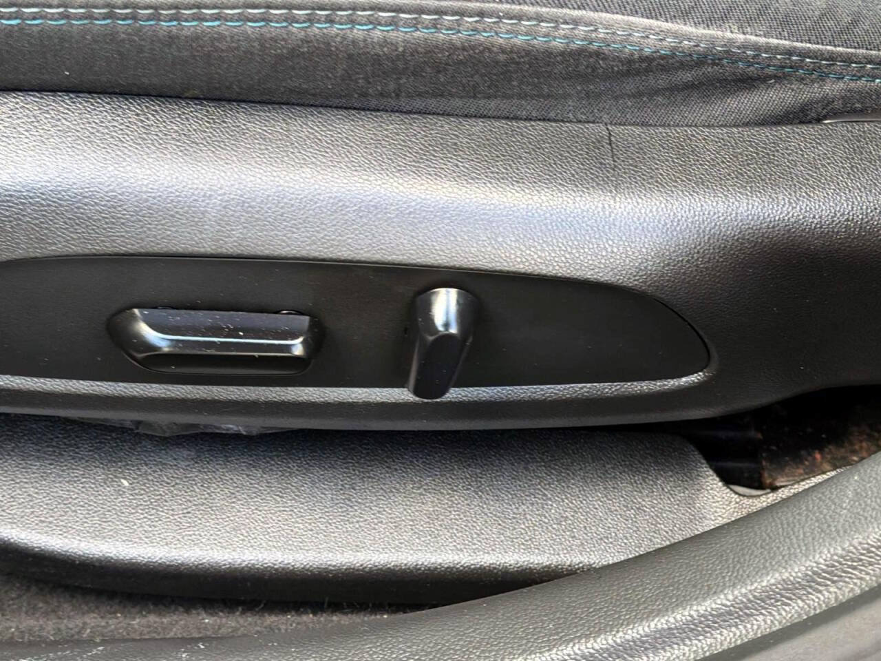 Used 2016 Chevrolet Cruze LT w/ Convenience Package FWD image 16