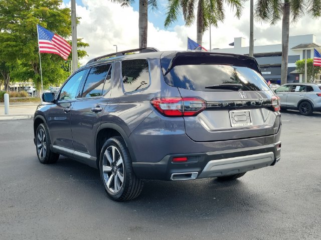 Used 2023 Honda Pilot Touring image 6