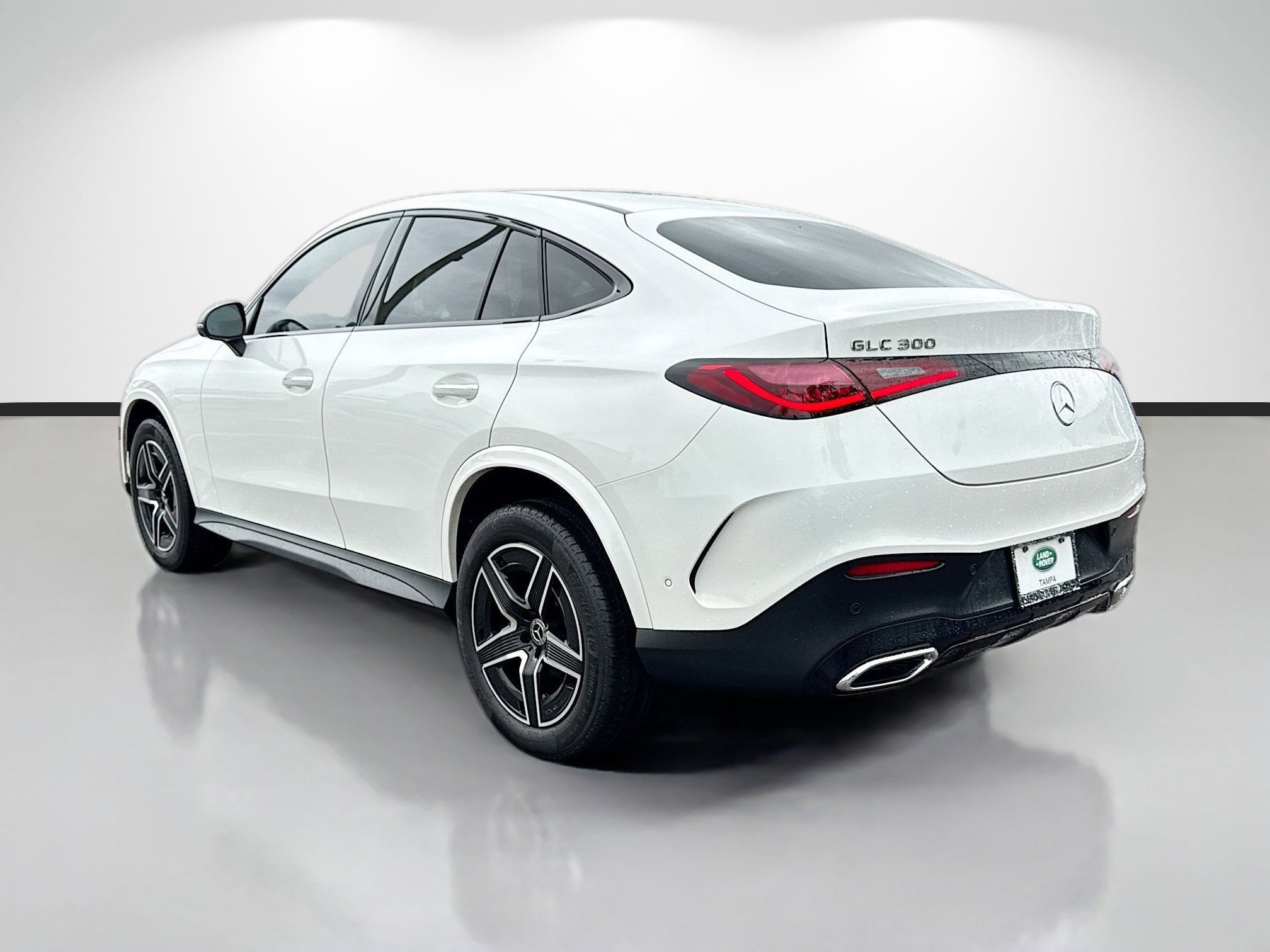 Used 2024 Mercedes-Benz GLC 300 4MATIC image 3