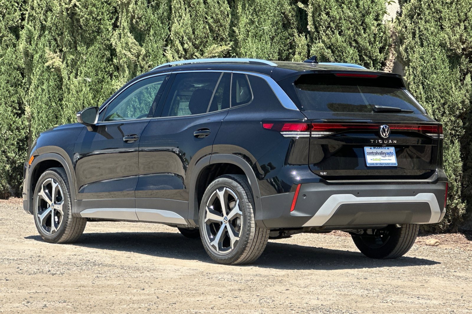 New 2025 Volkswagen Tiguan SE image 6
