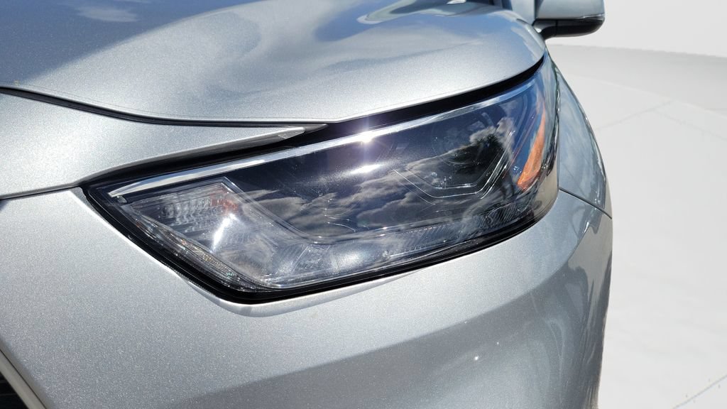 Used 2022 Toyota Highlander XLE FWD image 30