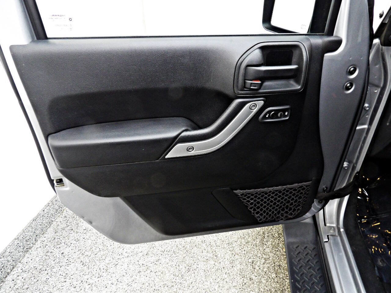 Used 2014 Jeep Wrangler Unlimited Sahara w/ Connectivity Group image 7