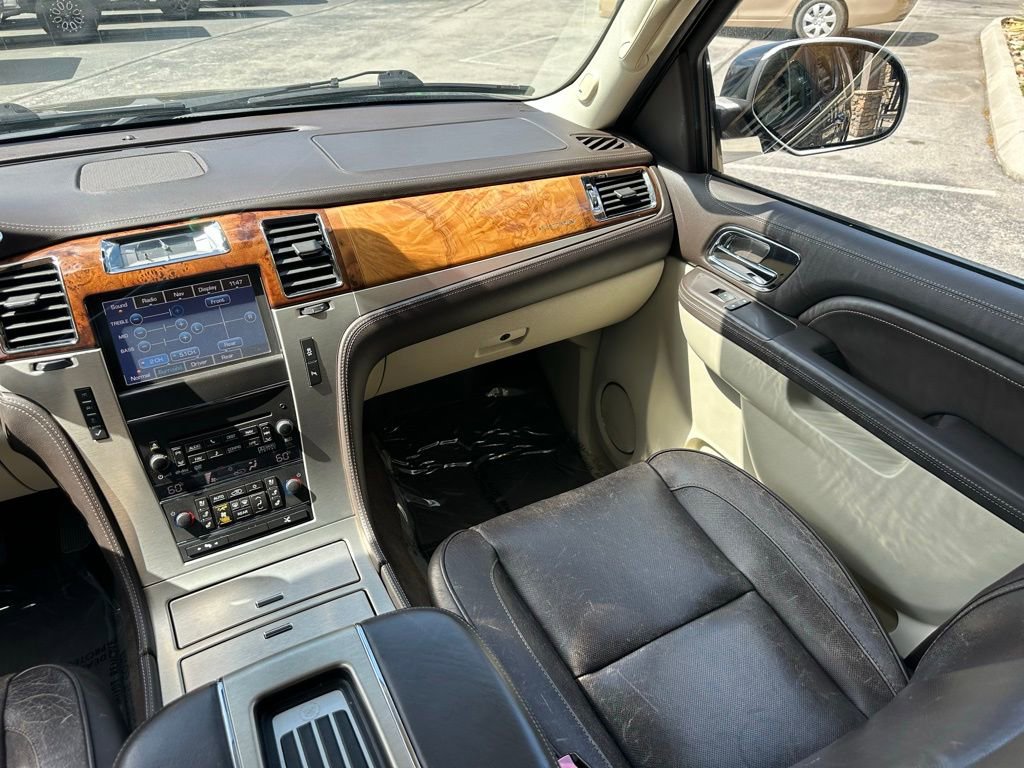Used 2014 Cadillac Escalade ESV Platinum AWD/4WD image 32