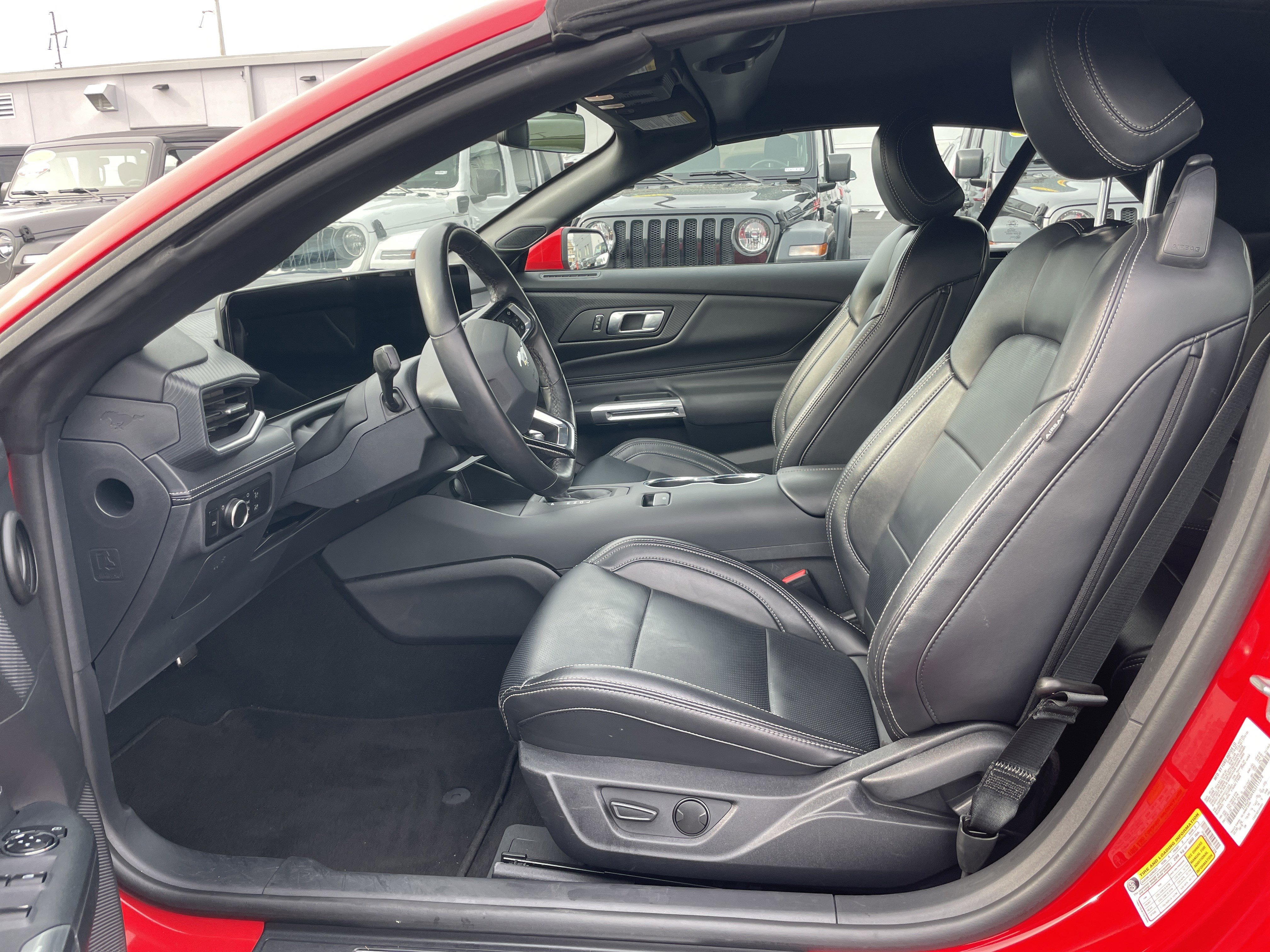 Used 2025 Ford Mustang Premium image 21