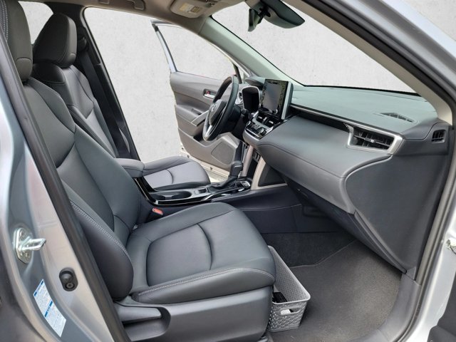 Used 2022 Toyota Corolla Cross XLE AWD/4WD image 25
