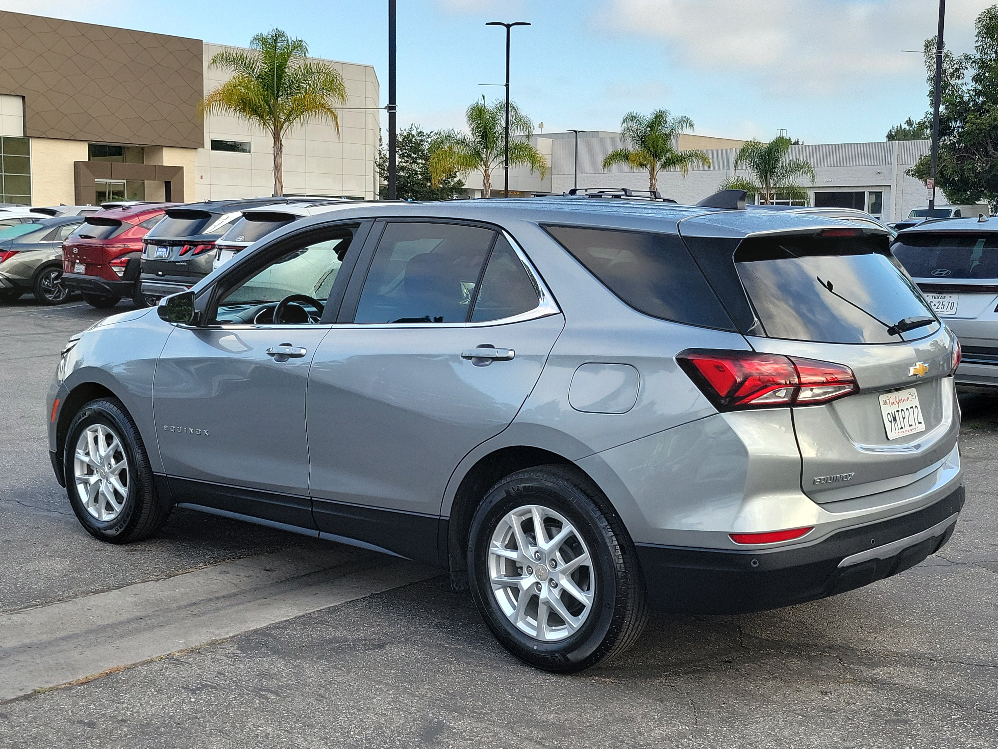 Used 2024 Chevrolet Equinox LT FWD image 28