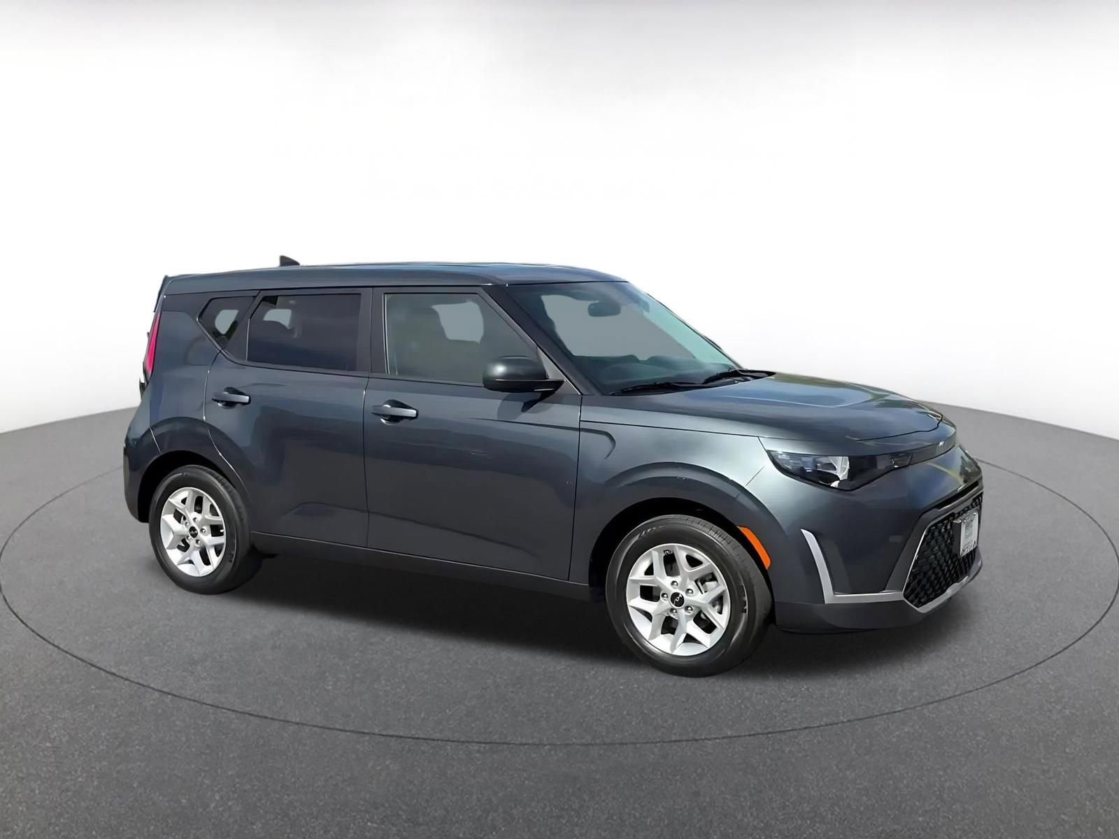 Used 2025 Kia Soul LX w/ LX Technology Package image 2