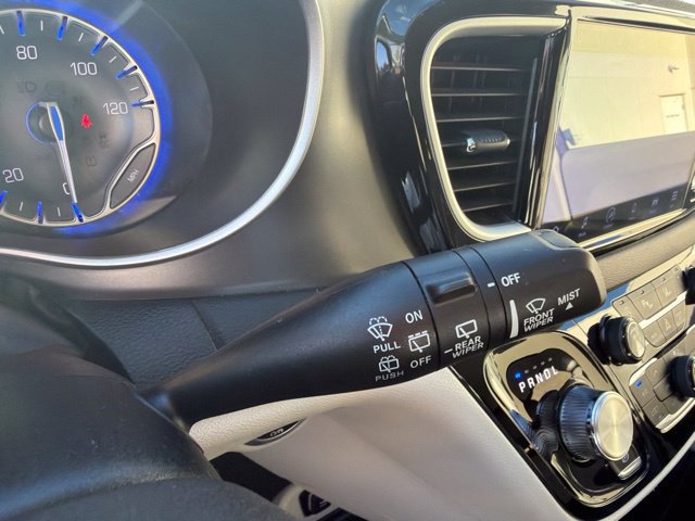 Used 2024 Chrysler Pacifica Touring-L FWD image 25