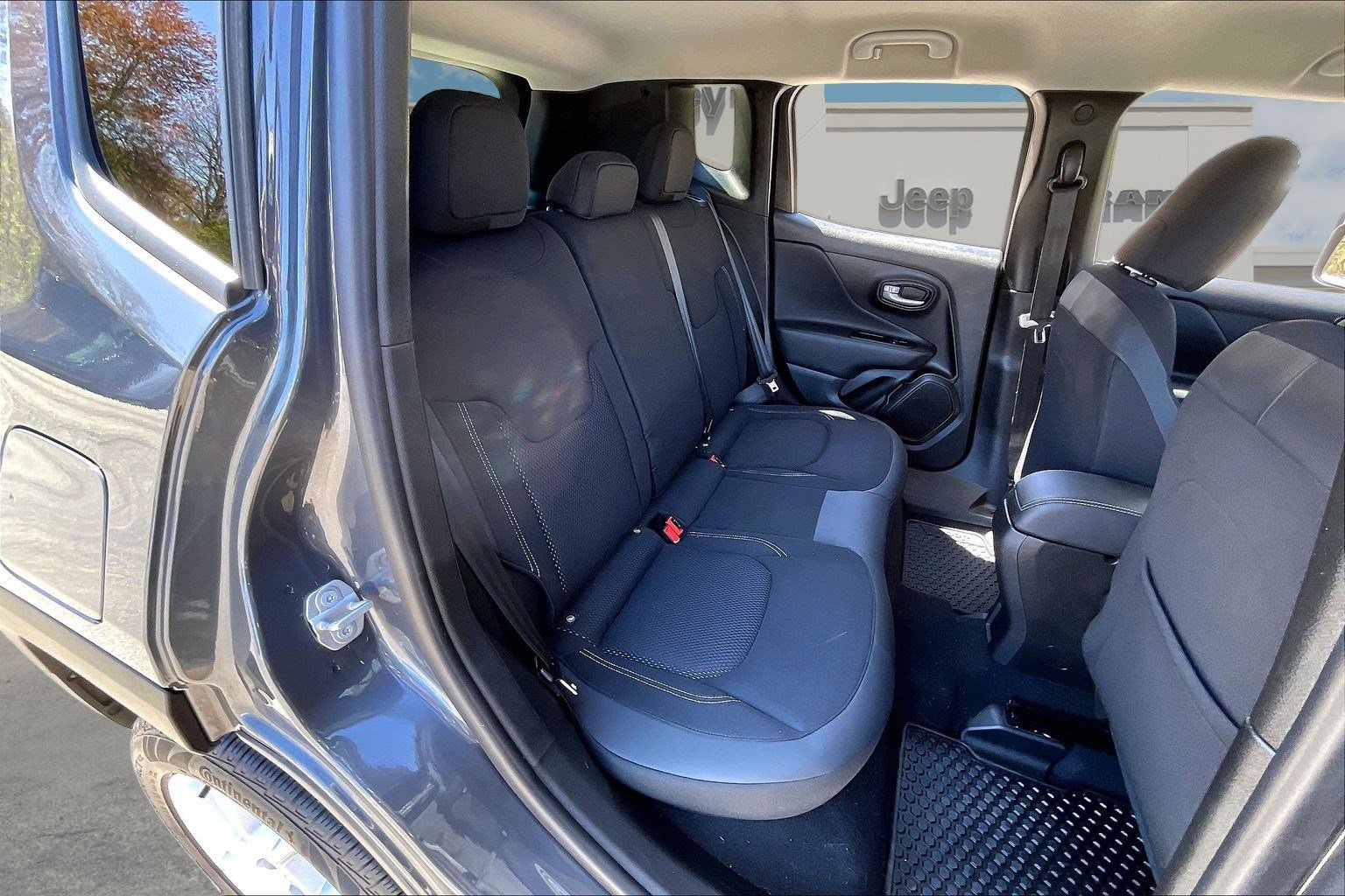 Used 2023 Jeep Renegade Latitude w/ Premium Group AWD/4WD image 24