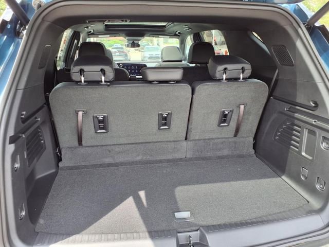 New 2025 Chevrolet Traverse LT w/ Sun and Wheel Package image 26
