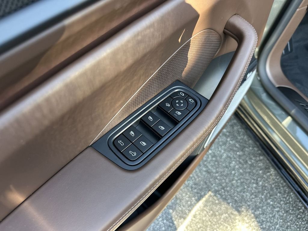 New 2025 Porsche Macan Turbo Electric image 9