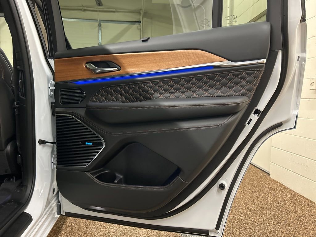 New 2026 Jeep Grand Cherokee L Summit AWD/4WD image 15