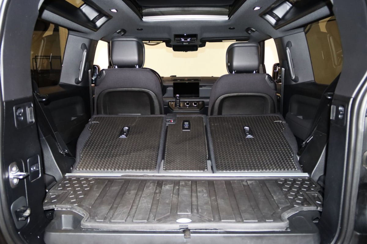 Used 2023 Land Rover Defender 90 X AWD/4WD image 13