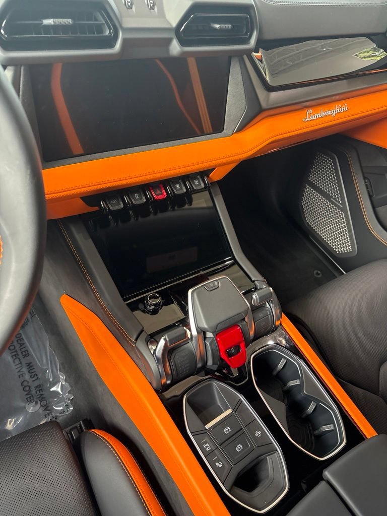 Used 2025 Lamborghini Urus SE AWD/4WD image 12