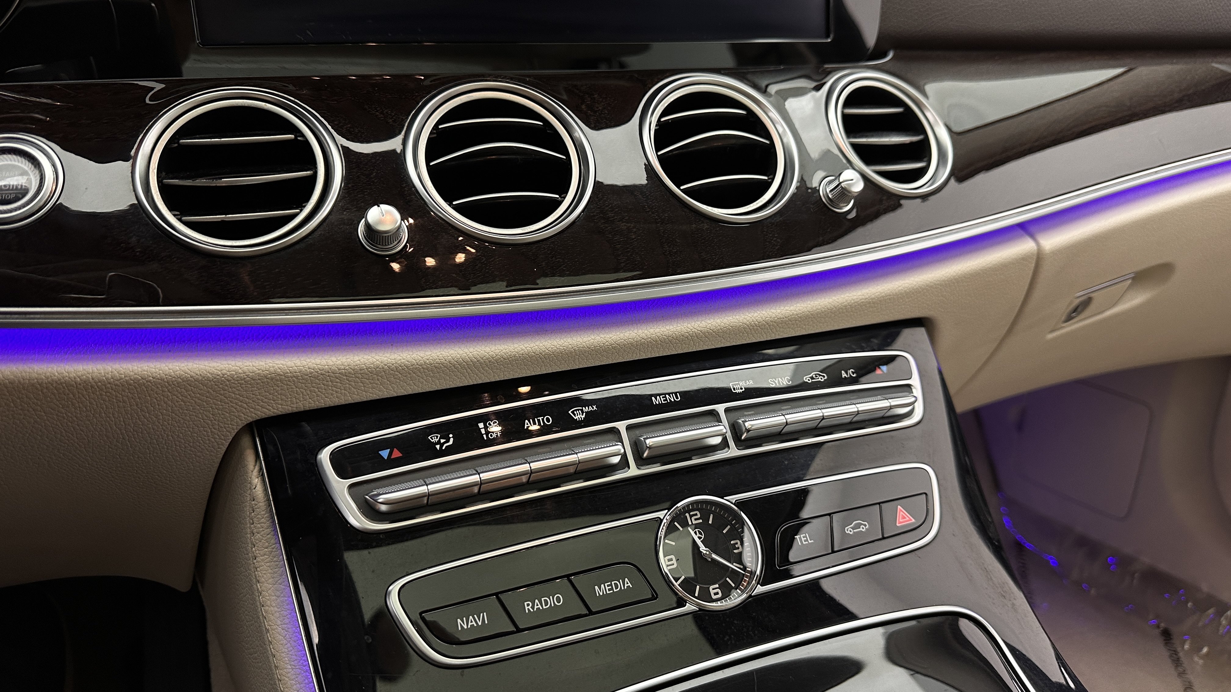 Used 2017 Mercedes-Benz E 300 image 17