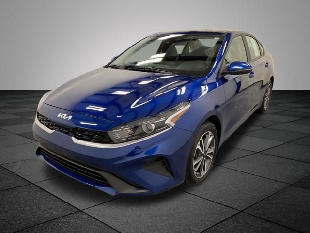 Used 2023 Kia Forte LXS w/ LXS Technology Package FWD image 3