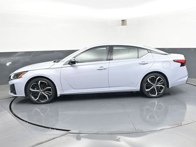 Used 2023 Nissan Altima 2.5 SR w/ SR Premium Package FWD image 4