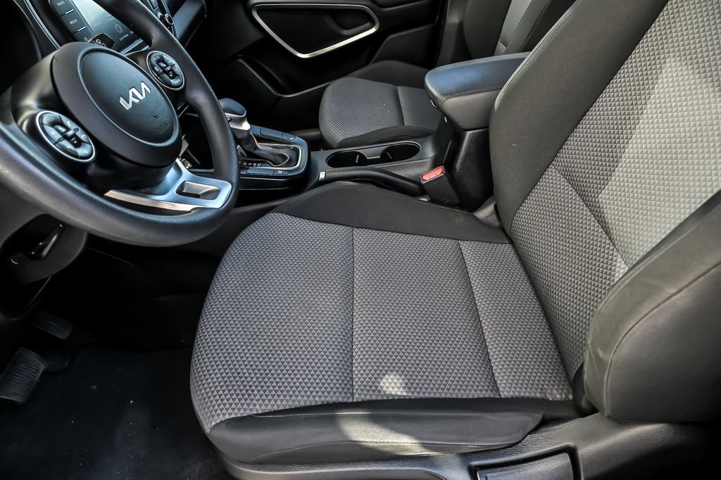 Used 2022 Kia Soul LX w/ Technology Package FWD image 14