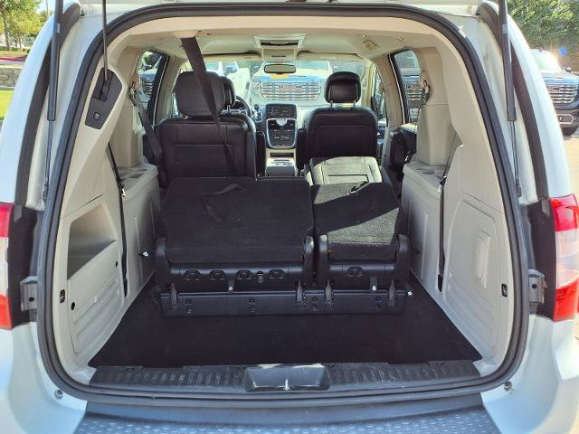 Used 2014 Chrysler Town & Country Touring FWD image 22