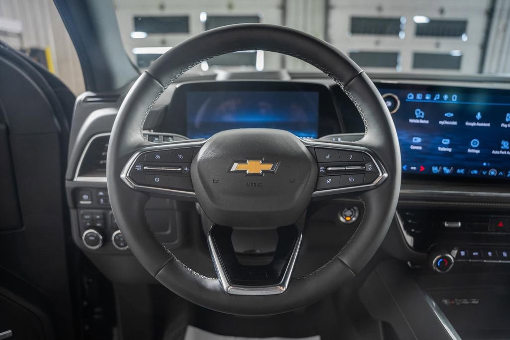 Used 2026 Chevrolet Suburban Premier image 32