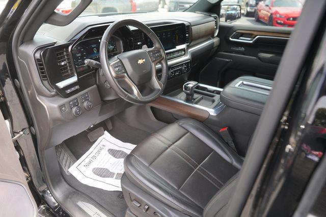 Used 2022 Chevrolet Silverado 1500 High Country w/ High Country Premium Package AWD/4WD image 8