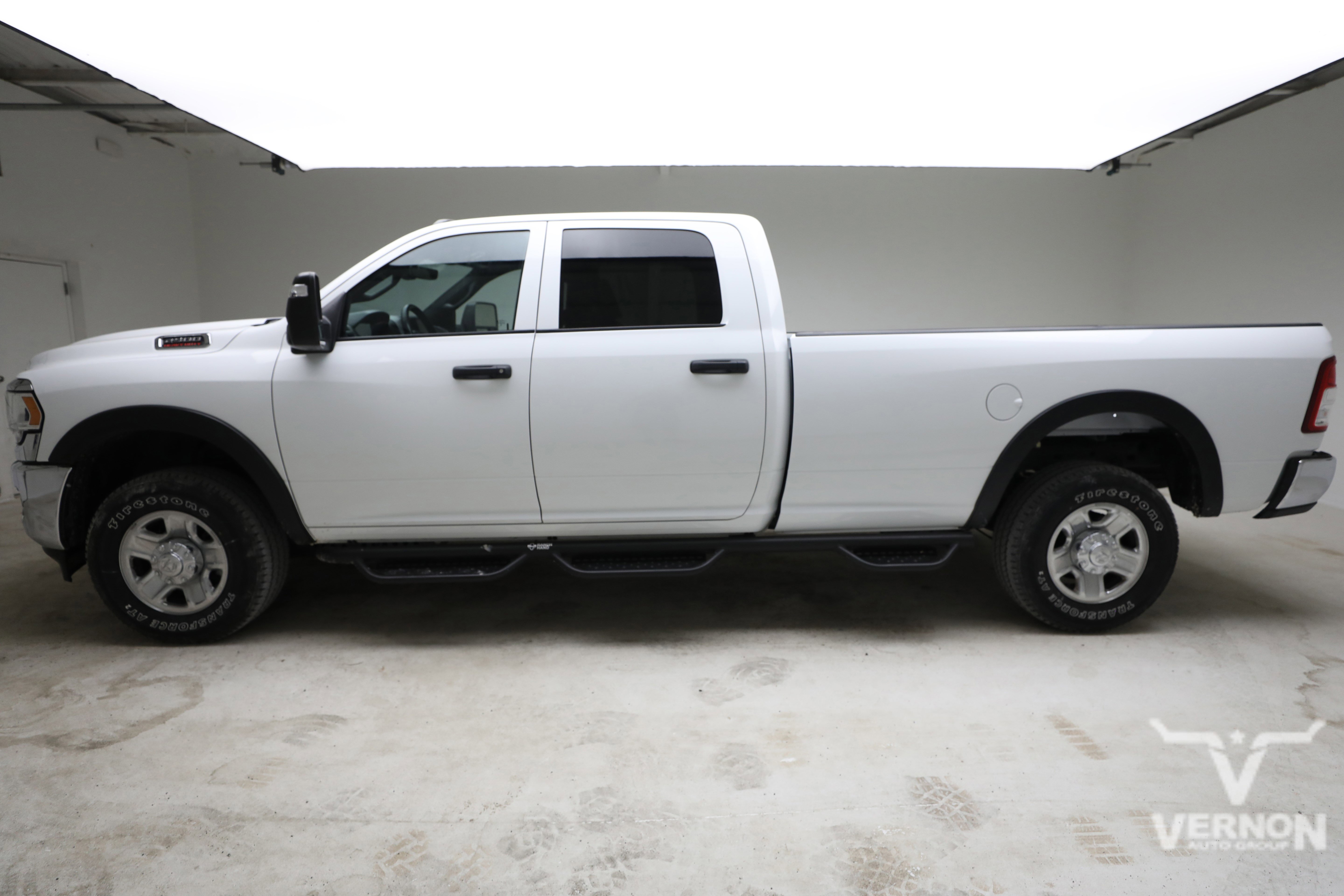 Used 2024 RAM 2500 Tradesman w/ Chrome Appearance Group AWD/4WD image 2