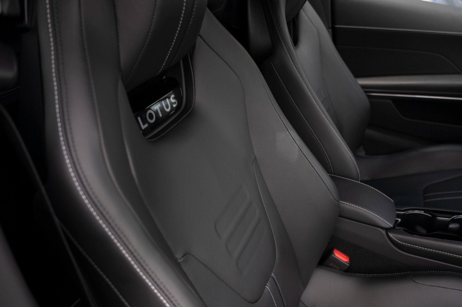 Used 2025 Lotus Emira RWD image 22