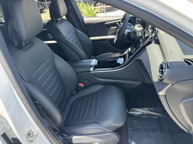 Used 2025 Mercedes-Benz GLC 300 4MATIC image 6