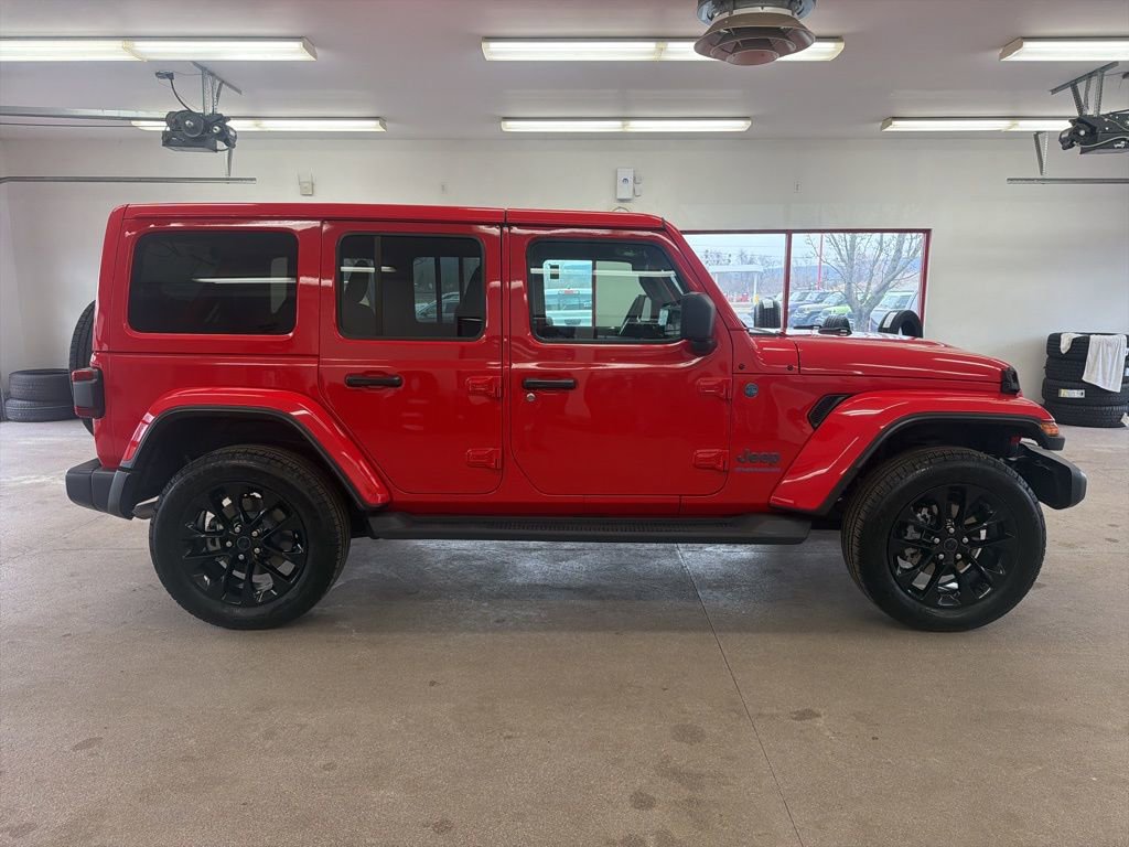 Certified 2025 Jeep Wrangler Sahara 4xe image 28