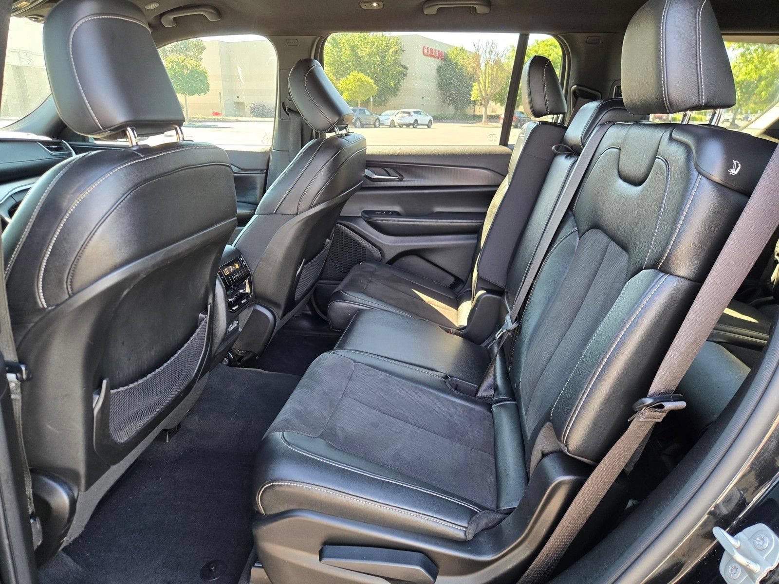 Used 2023 Jeep Grand Cherokee L Laredo AWD/4WD image 11