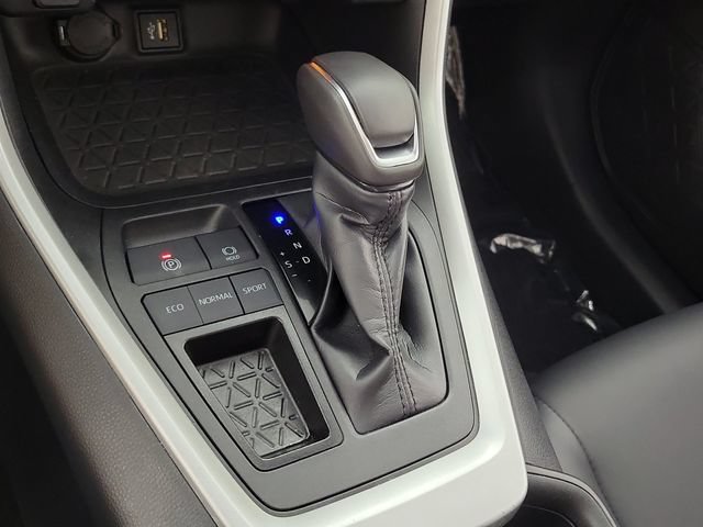 Used 2024 Toyota RAV4 XLE Premium FWD image 31