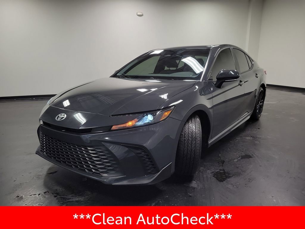 Used 2025 Toyota Camry SE image 4