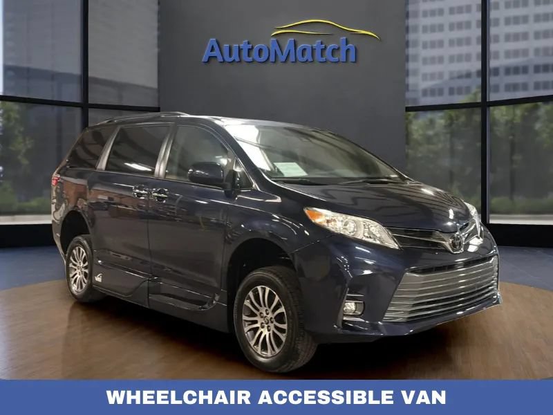 Used 2019 Toyota Sienna XLE FWD image 2