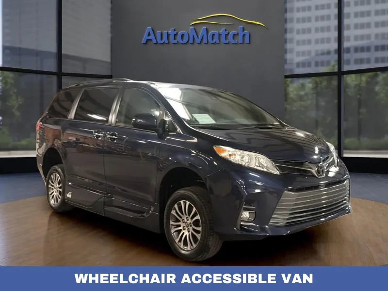 Used 2019 Toyota Sienna XLE FWD image 2