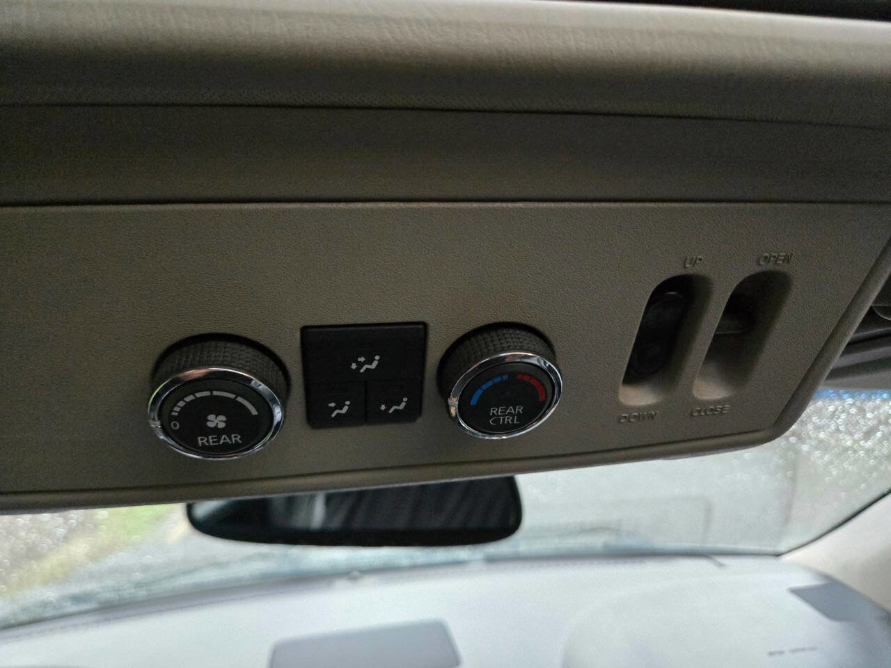 Used 2010 Nissan Armada Platinum image 34