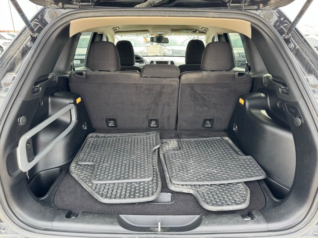 Used 2015 Jeep Cherokee Latitude w/ Cold Weather Group image 41